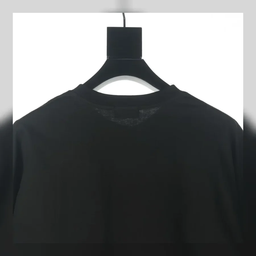 简约服装展示款产品图
