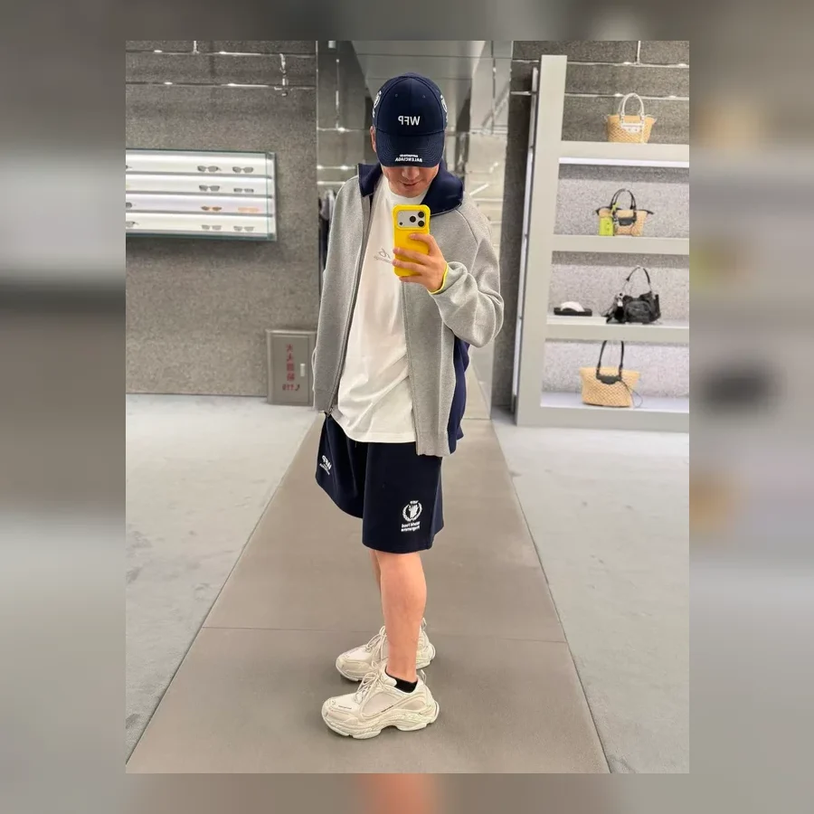 服装品牌展示模板首页预览案例预览图